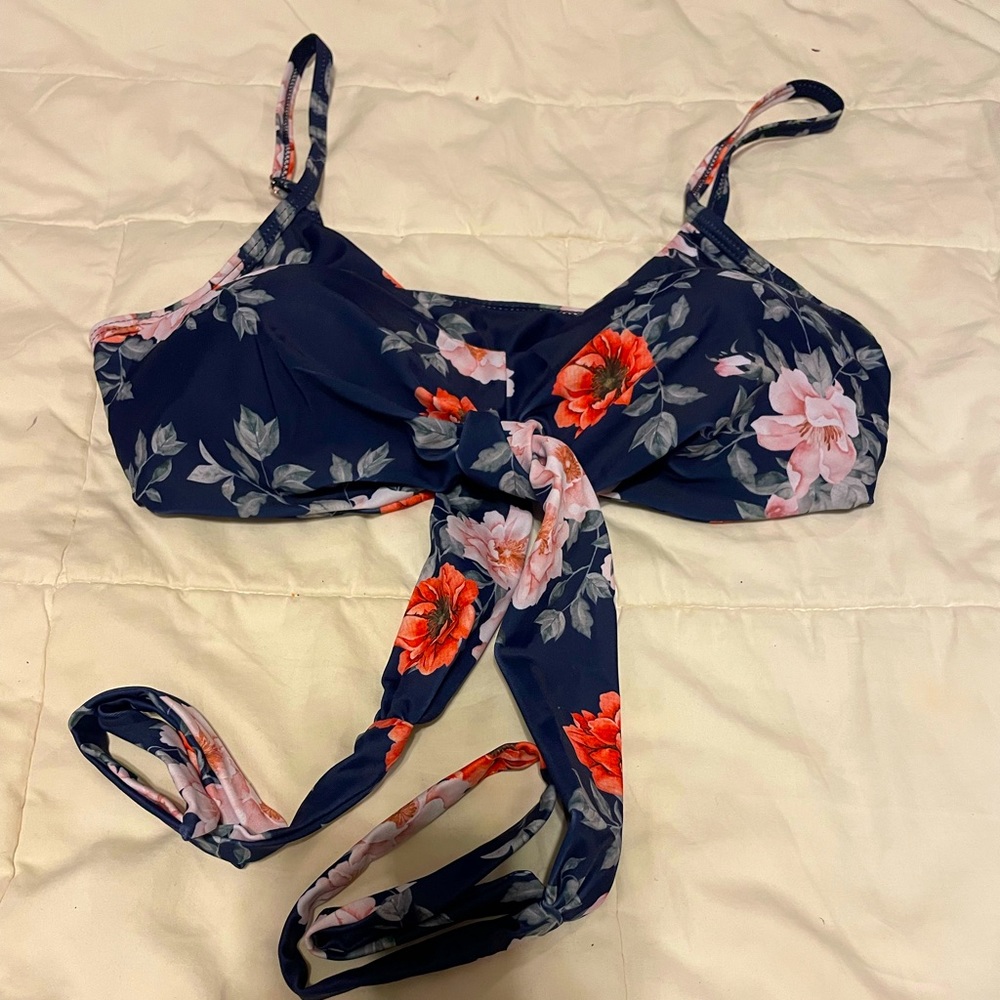 L bikini Top. NWOT